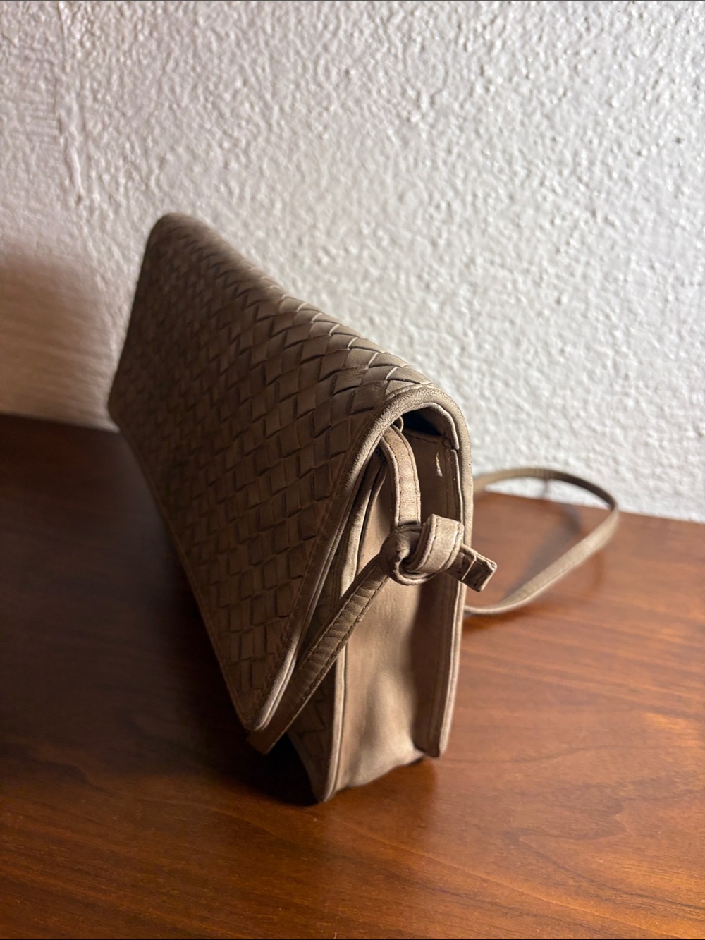 Vintage Bottega Veneta Intrecciato Leather Crossbody Bag in Taupe - Picture 4 of 14